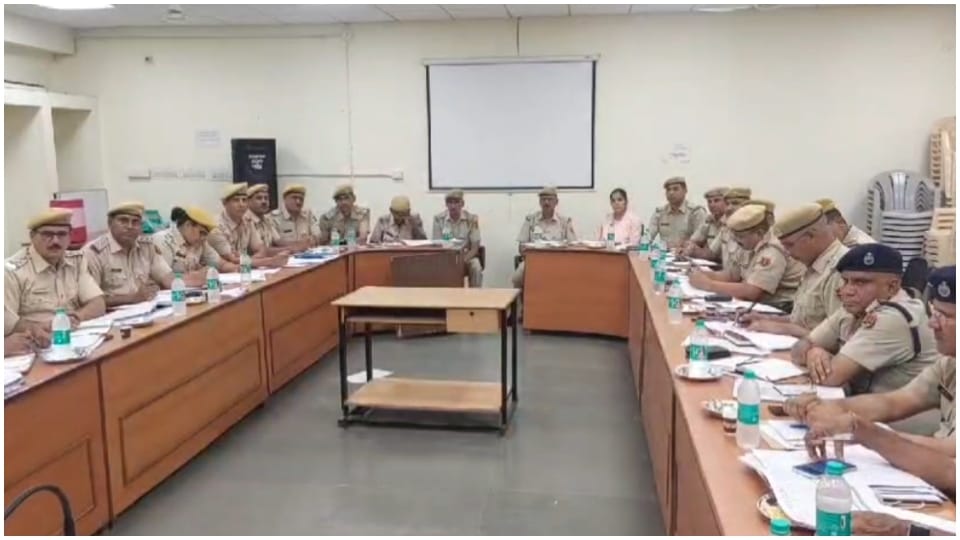Karauli News: Karauli SP Brijesh held a meeting with police officers