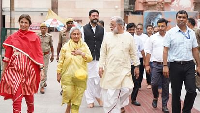 Abhishek Bachchan Jaya Bachchan and Shweta Nanda reached Kashi worshiped kashi vishwanath