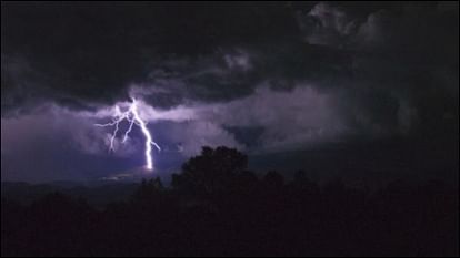 lightning strike in Seraikela Kharswan district Jharkhand several killed news in hindi