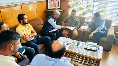 PWD Minister Vikramaditya Singh meeting with senior officials of NHAI and Public Works Department