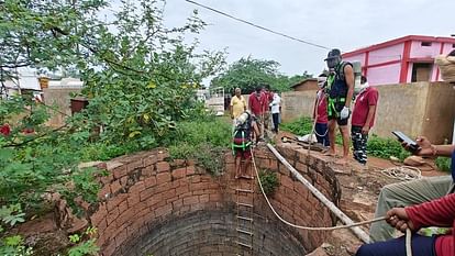 Woman's body found in a well in Dhamdha police station area of Durg.