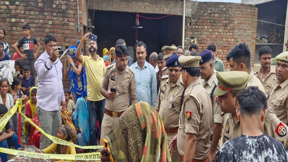 young man murdered by slitting his throat with sharp weapon in love affair In Etah