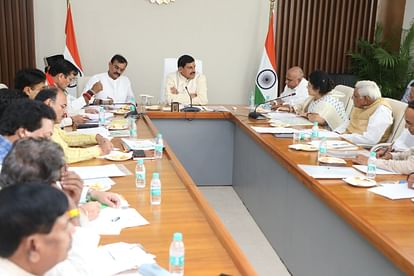 MP News: सीएम ने विधायकों से क्षेत्र के विकास का रोडमैप मांगा, रोशनपुरा से भदभदा तक फ्लाईओवर का सुझाव MP News: CM discusses development roadmap with MLAs, suggests flyover from Roshanpura to Bhadbhada