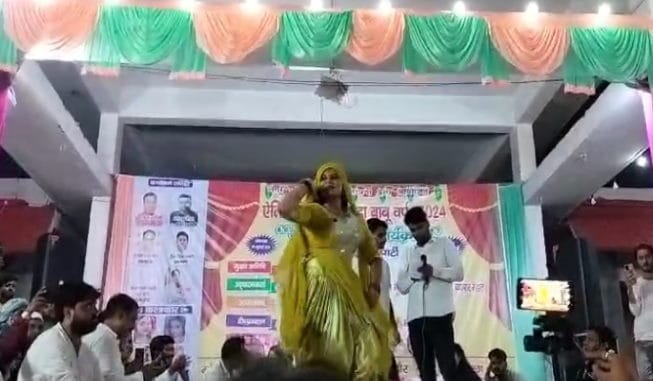 Obscene dance at the fair in Meerut, notes were thrown on the stage, video went viral, clashes between policem