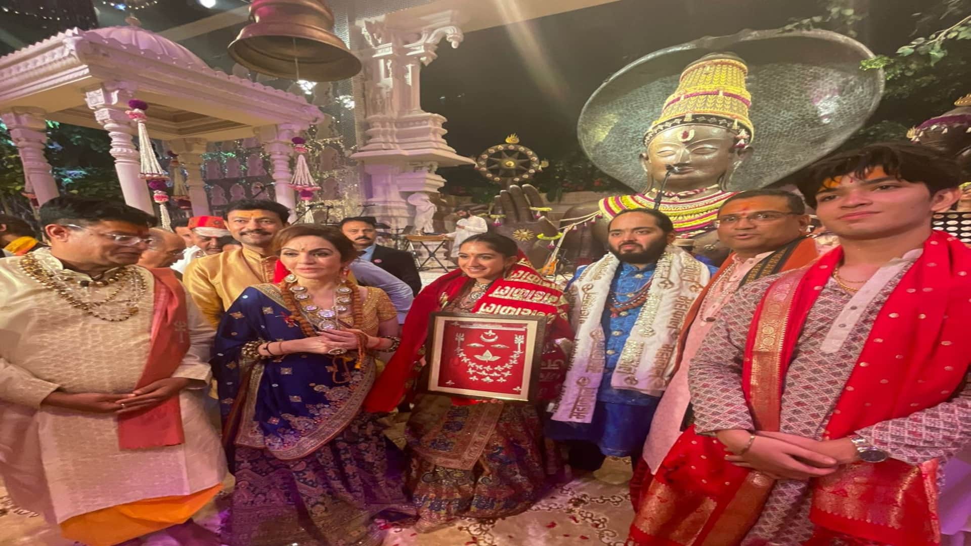 Anant-Radhika Wedding Priest of Baba Mahakal temple reached wedding of Radhika and Anant see photos