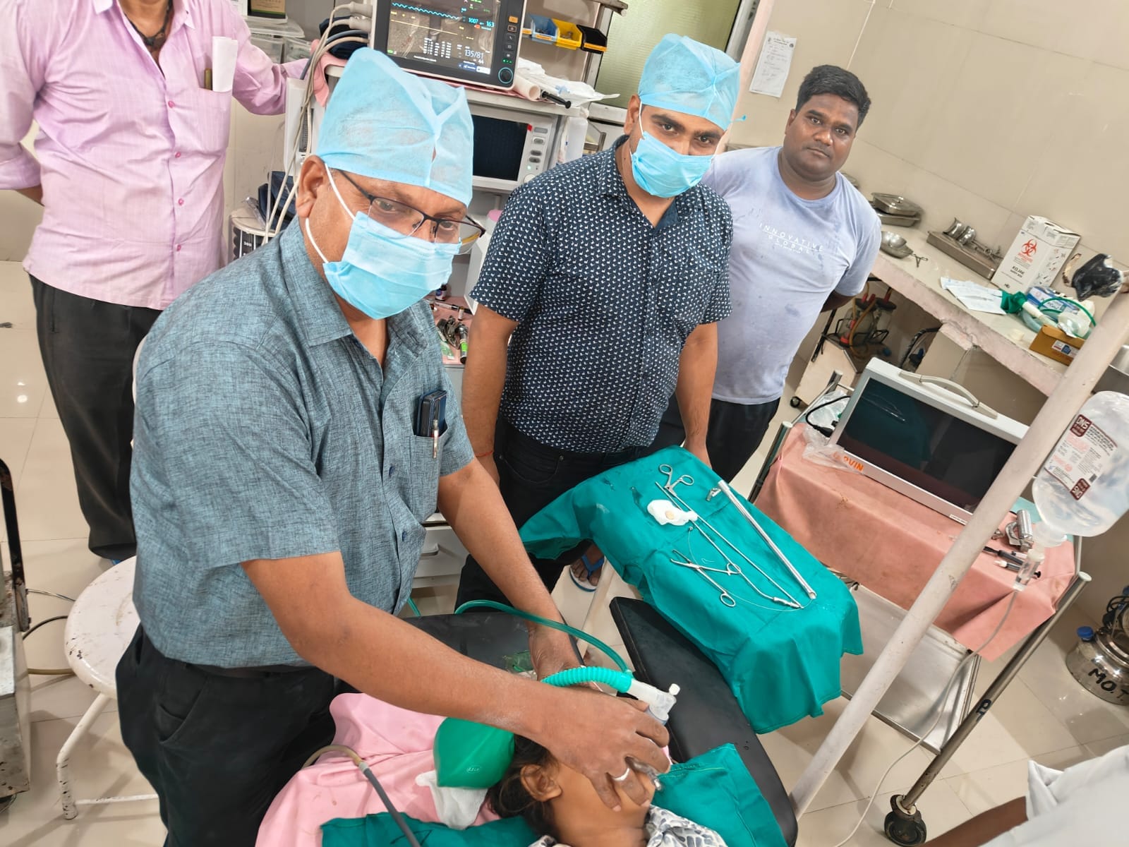 टीकमगढ़ में बच्ची का सफल ऑपरेशन किया गया।