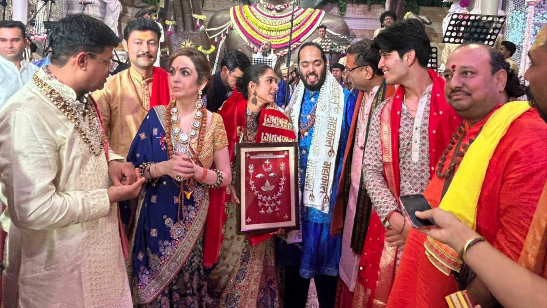 Anant-Radhika Wedding Priest of Baba Mahakal temple reached wedding of Radhika and Anant see photos