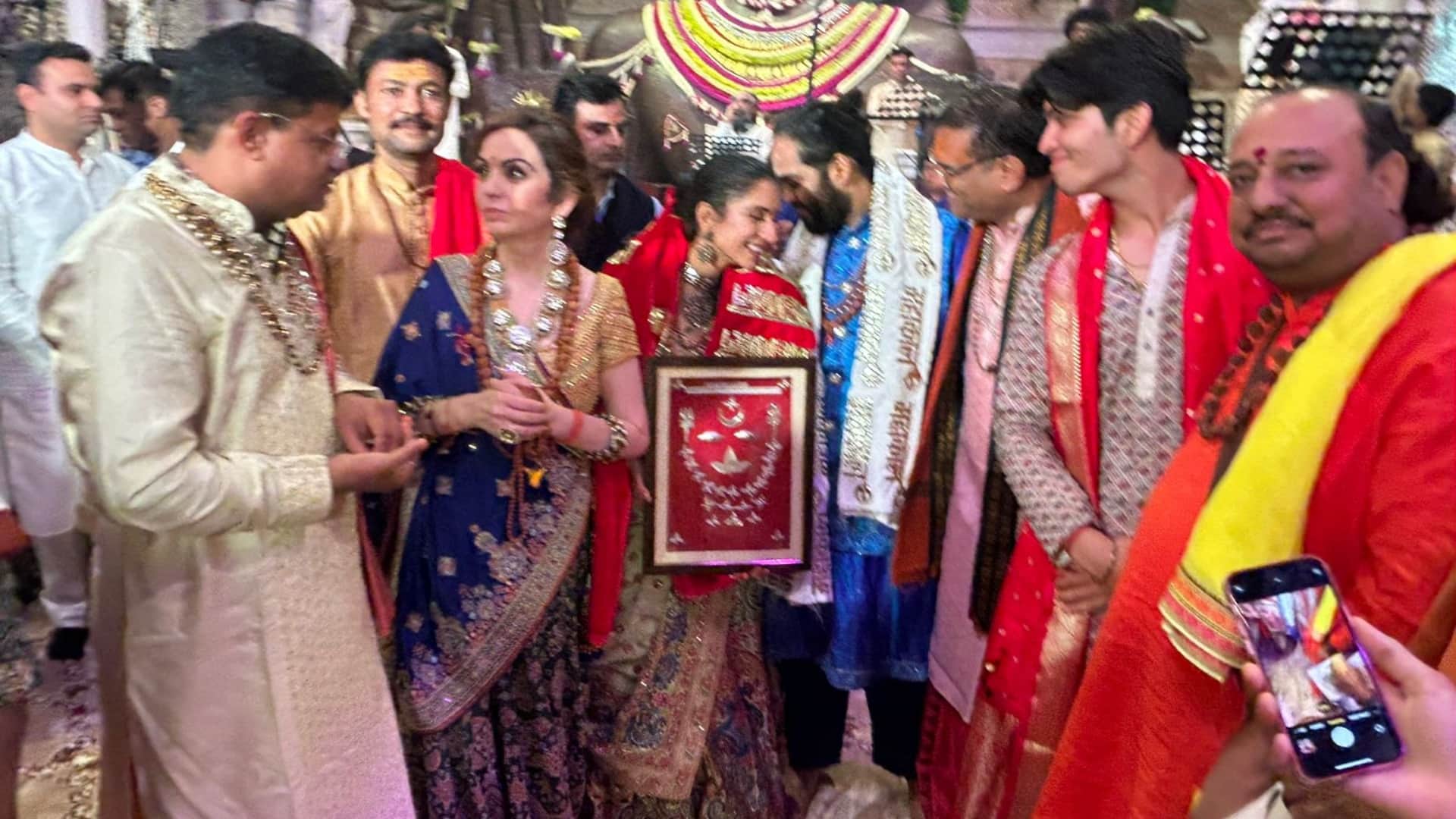 Anant-Radhika Wedding Priest of Baba Mahakal temple reached wedding of Radhika and Anant see photos