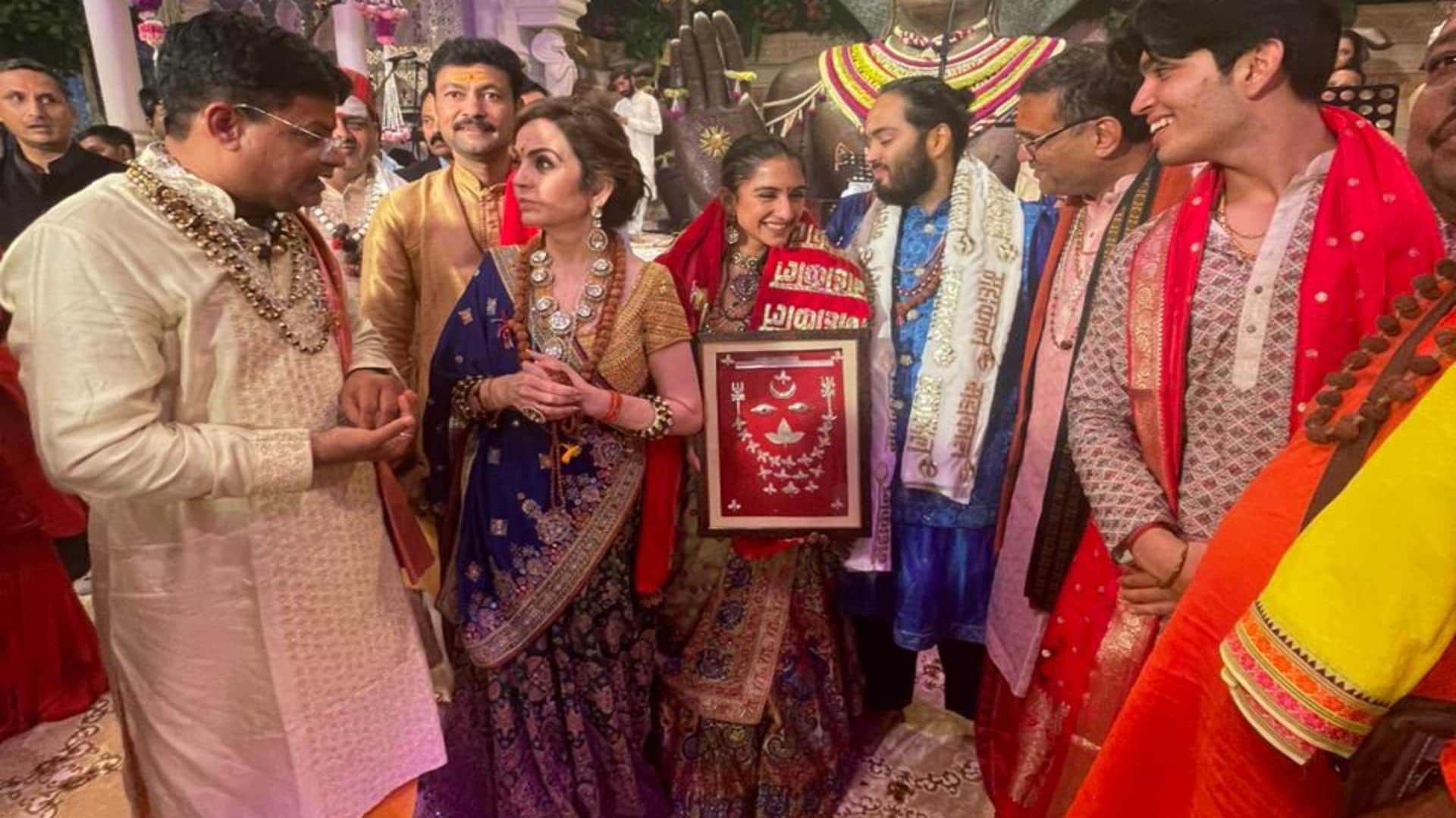 Anant-Radhika Wedding Priest of Baba Mahakal temple reached wedding of Radhika and Anant see photos