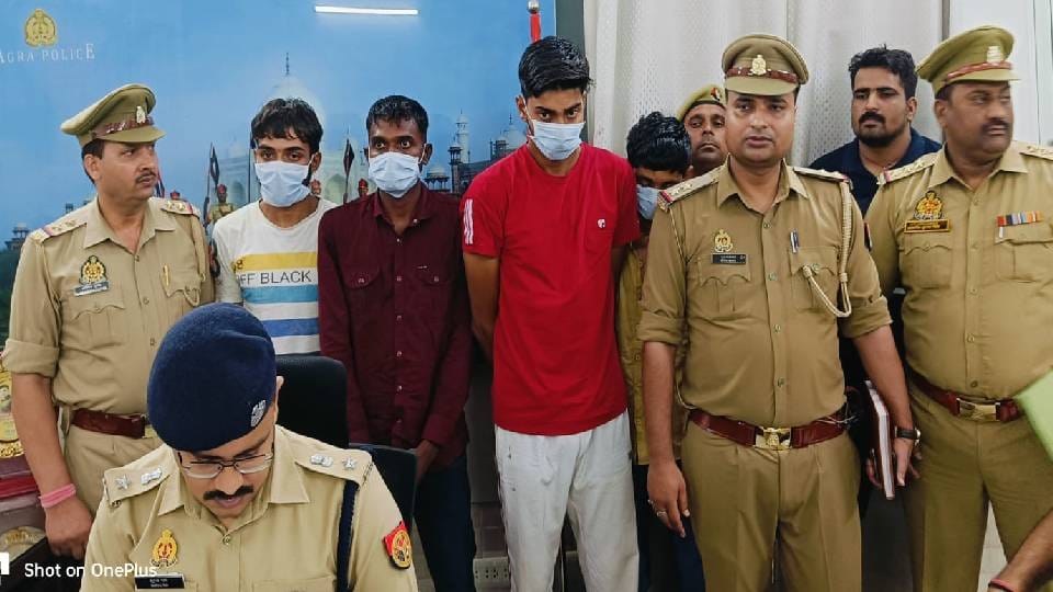 Police arrested four people in Agra for smuggling liquor in style of Pushpa movie