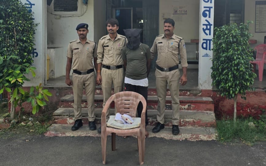 Mandsaur: An accused arrested with smack worth two crores, police is searching for criminal who ordered smack.