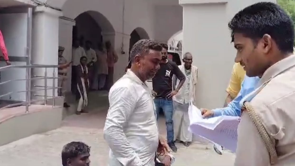 A farmer tries to self immolate in Raebareli collectorate.