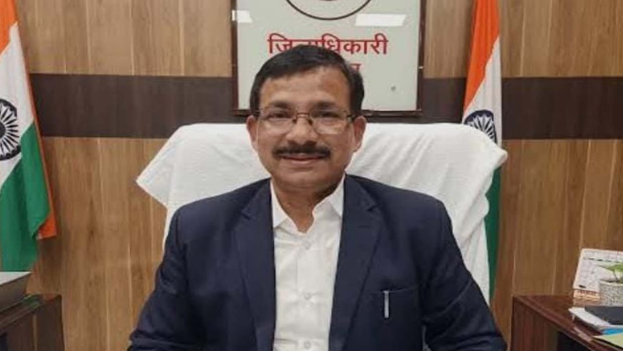 Jalaun tops in better implementation of district schemes, Commissioner congratulates DM for excellent work