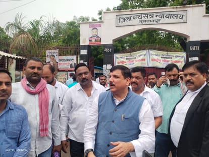 Sultanpur: AAP MP Sanjay Singh surrenders in court.