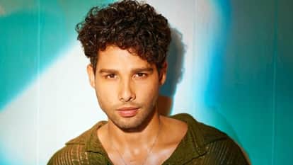 Salman Khan Niece Alizeh Agnihotri To work woth actor Siddhant Chaturvedi in Vikas Bahl upcoming musical drama