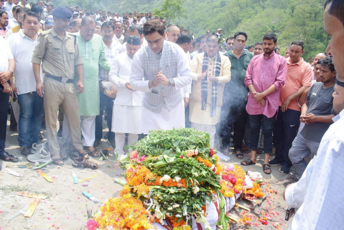 Uttarakhand Kedarnath MLA Shaila Rani Rawat Funeral in Rishikesh Triveni Ghat daughter give Mukhagni