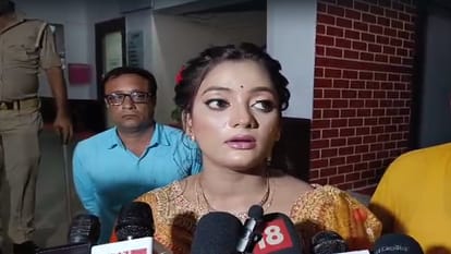 Jhansi : शादी से पहले हंगामा... 50 लाख मांगने पर दुल्हन ने किया विवाह से इनकार, लड़के वालों ने लगाया यह आरोप Jhansi: Ruckus before marriage... bride refused to marry after asking for Rs 50 lakh,