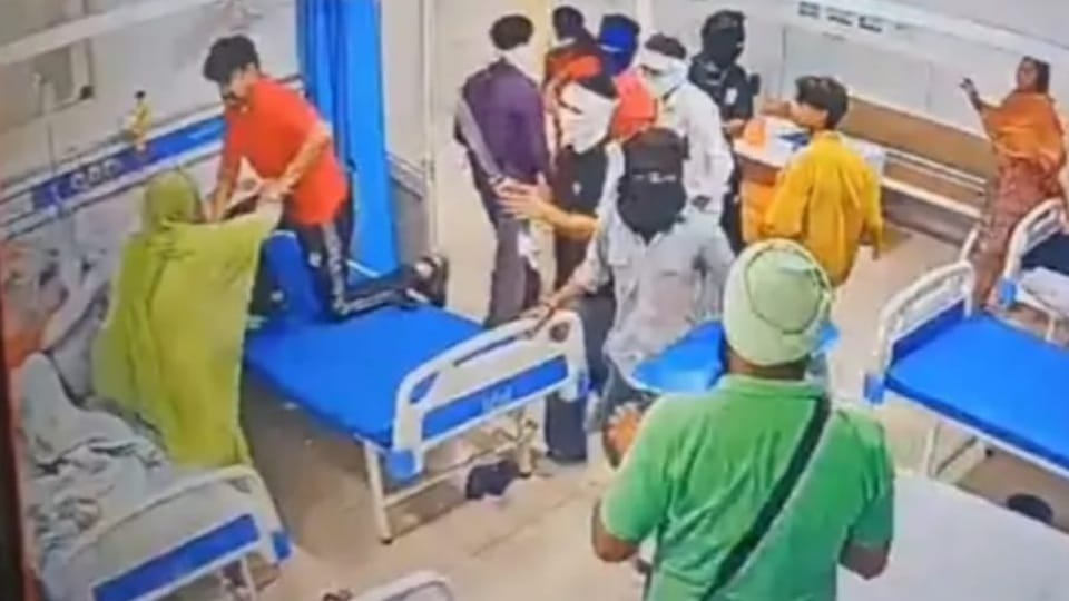 Lab technician fired from job beats patients admitted in hospital in Firozpur