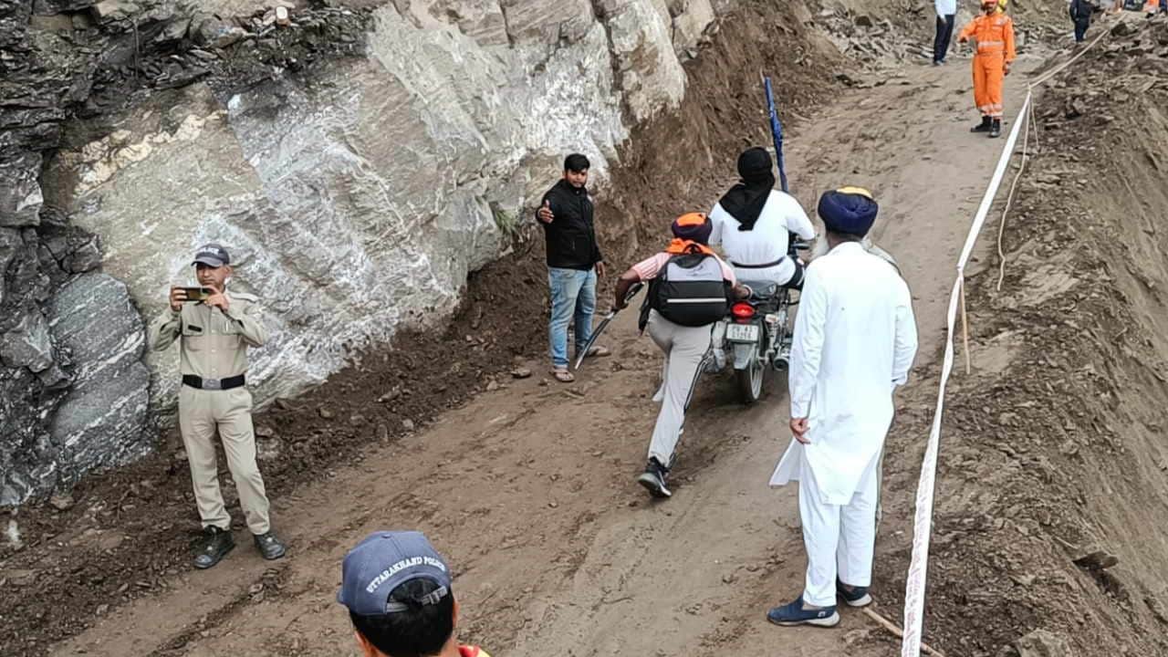 Badrinath Highway Work to evacuate pilgrims stranded for four days begins Uttarakhand News in Hindi