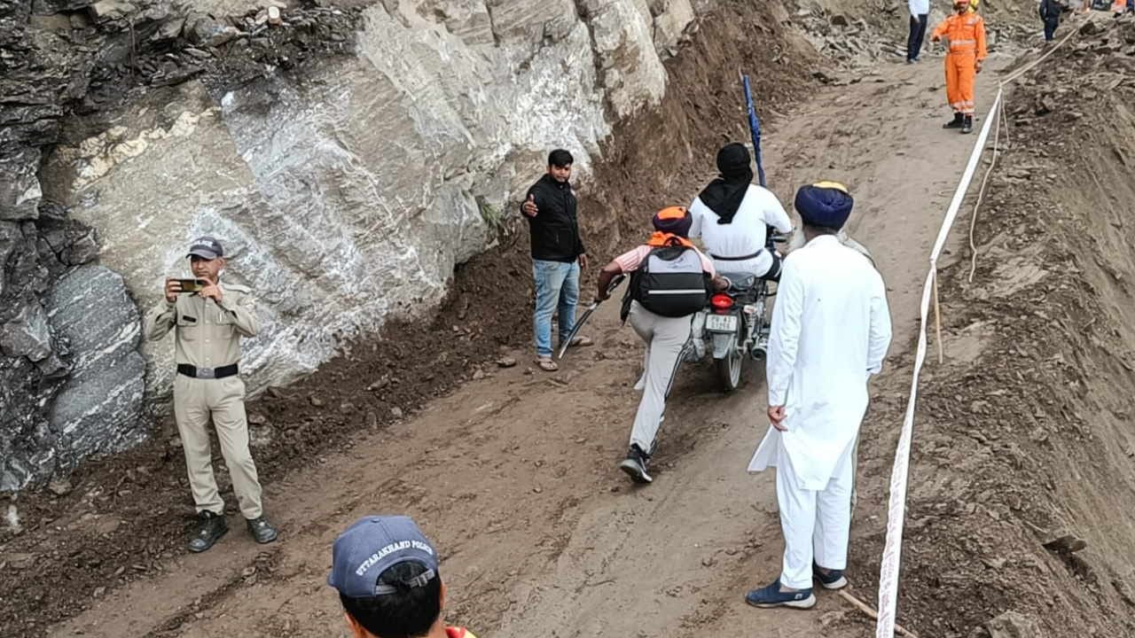 Badrinath Highway Work to evacuate pilgrims stranded for four days begins Uttarakhand News in Hindi