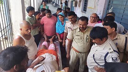 Bihar Crime: वैशाली में अपराधी ने सेवानिवृत्त सैनिक को गोली मारकर किया घायल, 12 घंटे के अंदर हुई दूसरी वारदात Bihar Crime: Criminal shot and injured retired soldier in Vaishali, second incident within 12 hours