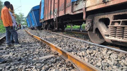 Bihar News: Six bogies of goods train derailed in Patna, Railways canceled many trains, changed routes.