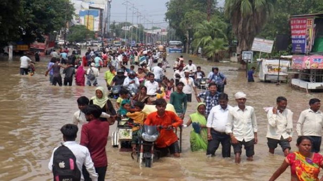 ten thousand people vacated their houses due to flood in Shahjahanpur