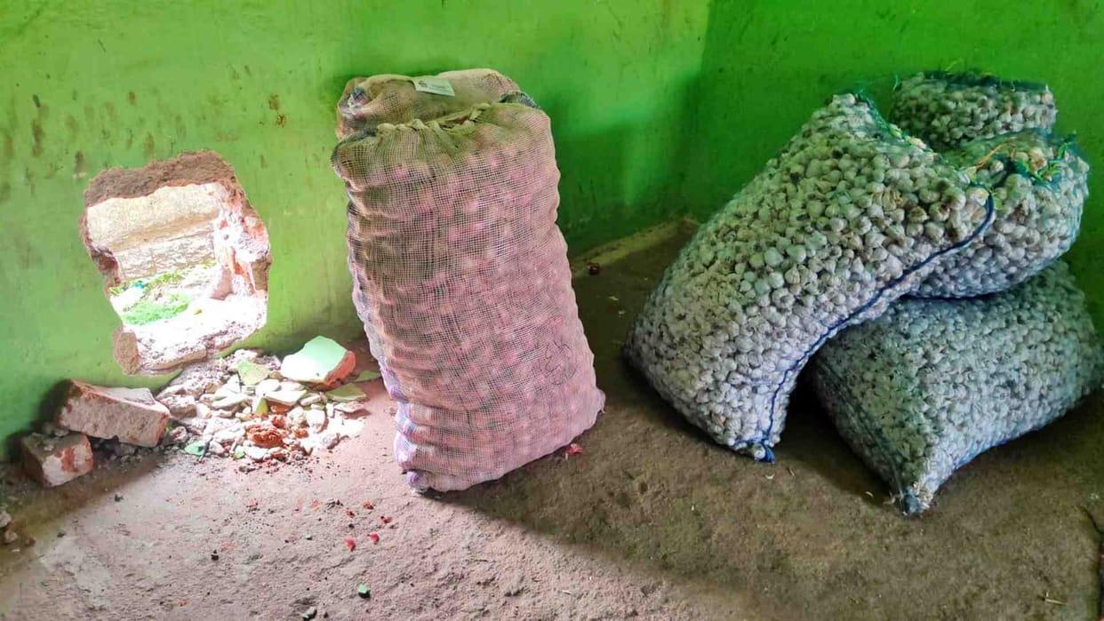 Sagar News: Thieves stole garlic and ginger from a vegetable trader's warehouse in Krishi Upaj Mandi