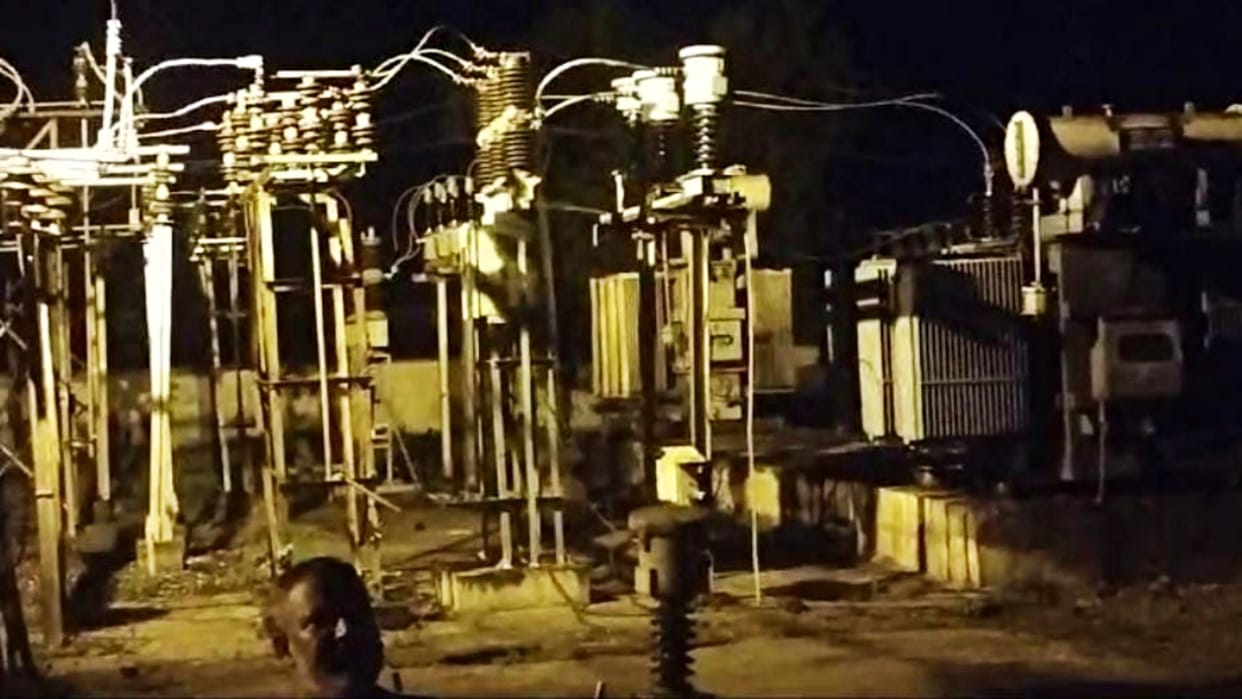 Kaimur: Power cut for 50 hours, thousands of houses without drinking water; department accused of negligence