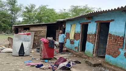 After the flood, people in the van basti of Khatima are desperate for food and a house