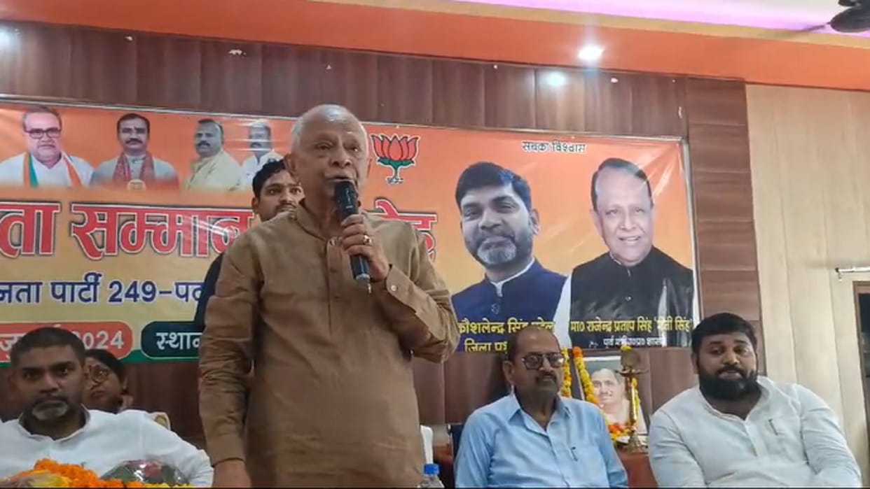 Former minister Moti Singh cornered his own party's government on the issue of corruption and lashed out.