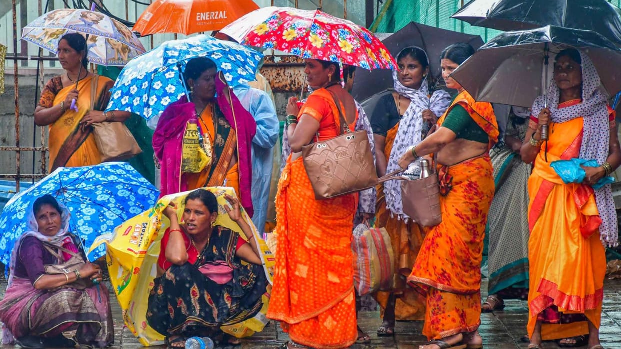 mumbai rain alert by imd waterlogging problem many flights cancel