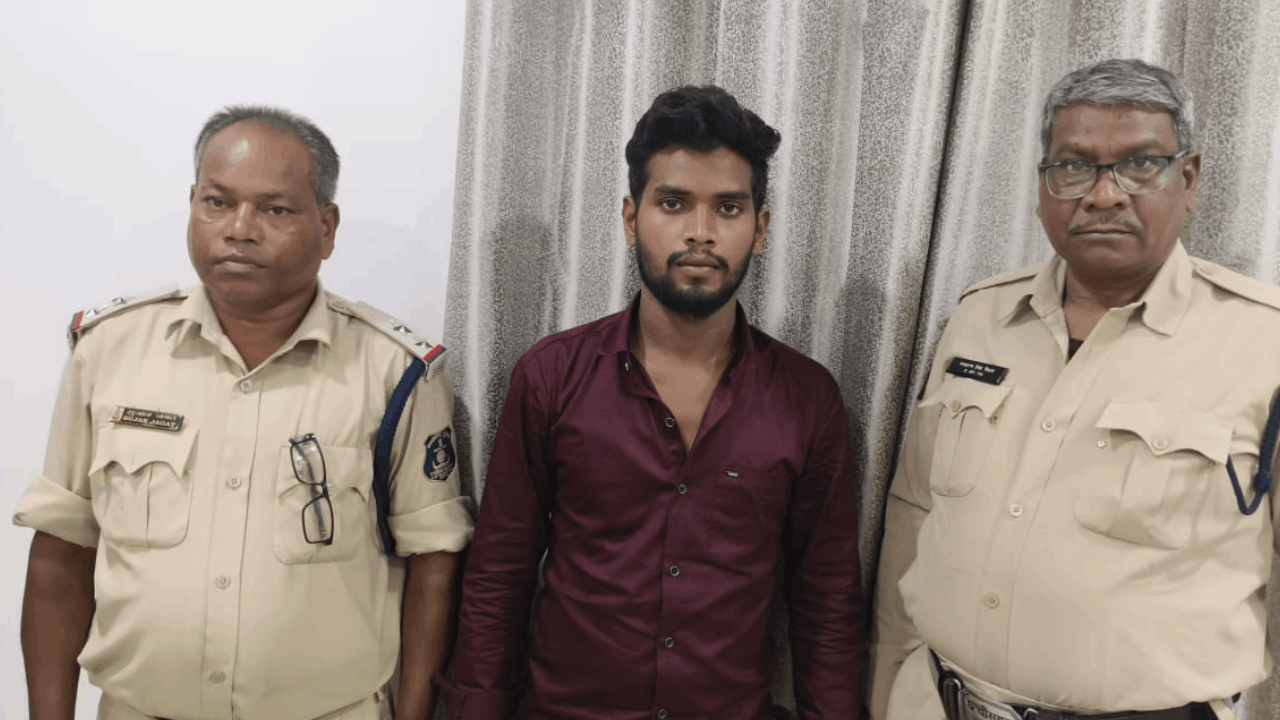 पुलिस की गिरफ्त में आरोपी