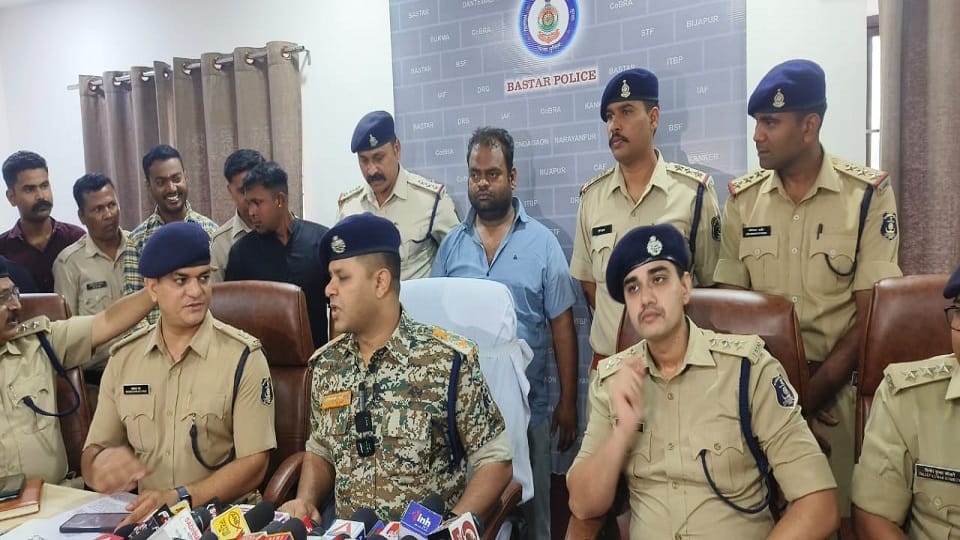 Dispute over selling land to repay debt younger brother killed mother and elder brother in Jagdalpur