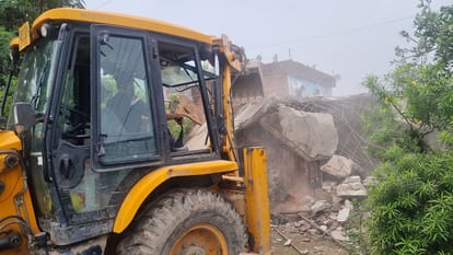 BJP MLA and police face to face during encroachment in rudrapur