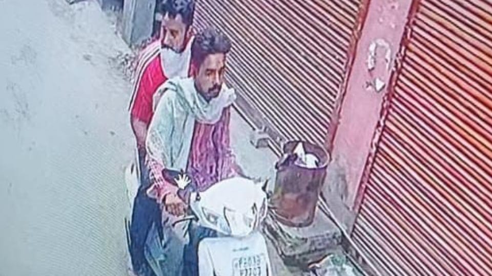 attack on shopkeeper with sharp weapon and looted rs One lakh in Bathinda