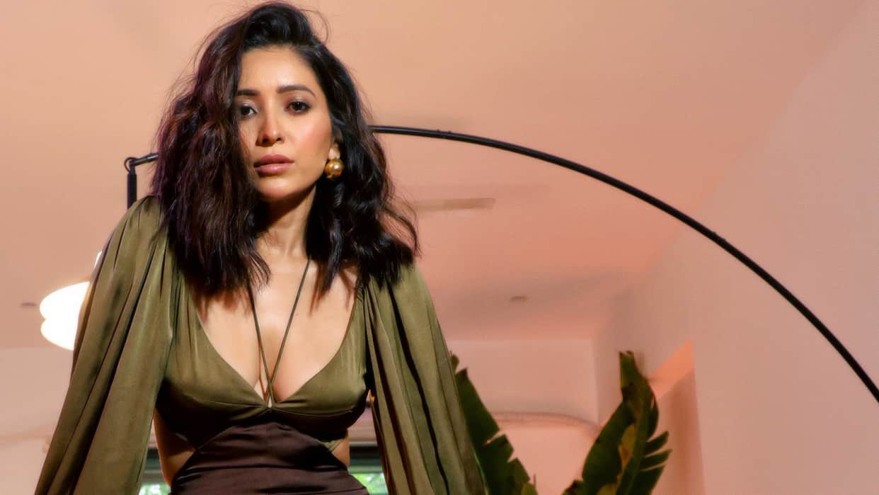 Actress Asha Negi spoke on her relationship status said I am single and happy and everything is going well