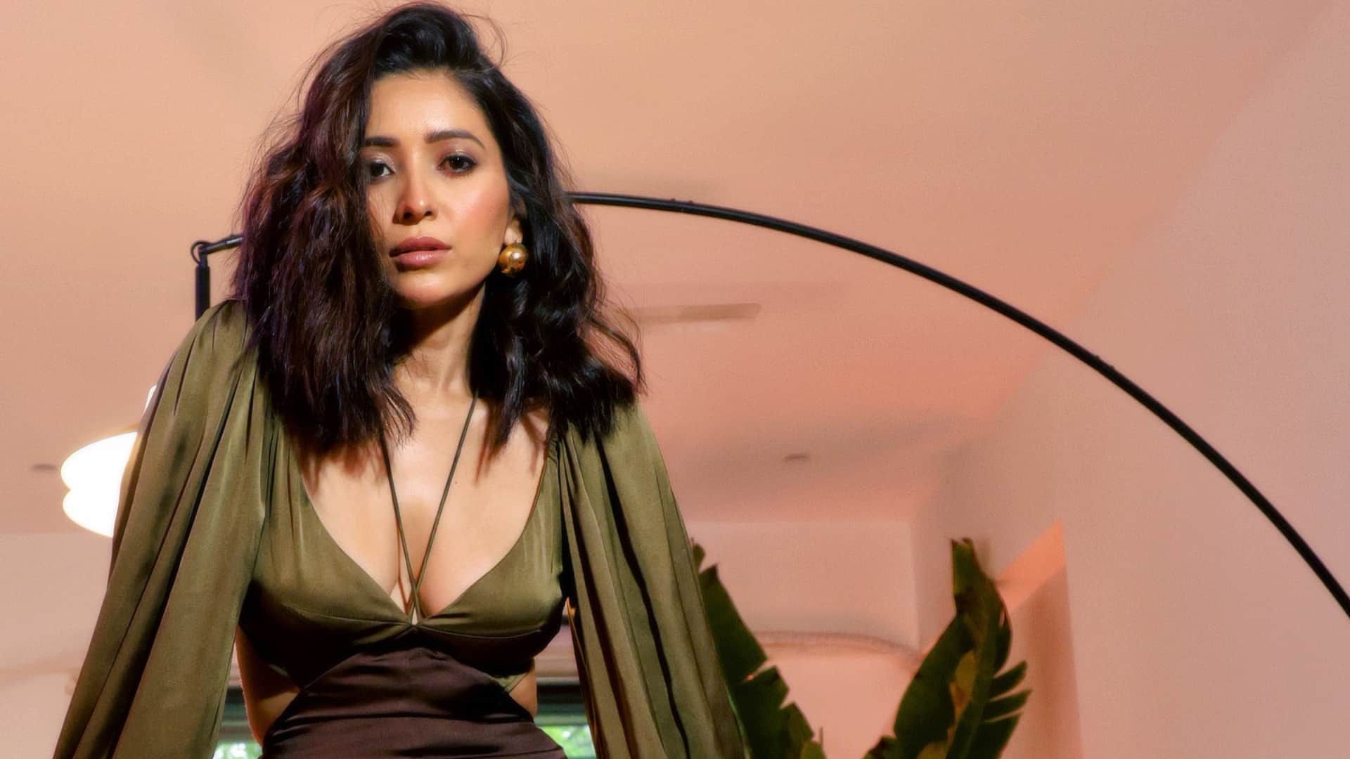 Actress Asha Negi spoke on her relationship status said I am single and happy and everything is going well