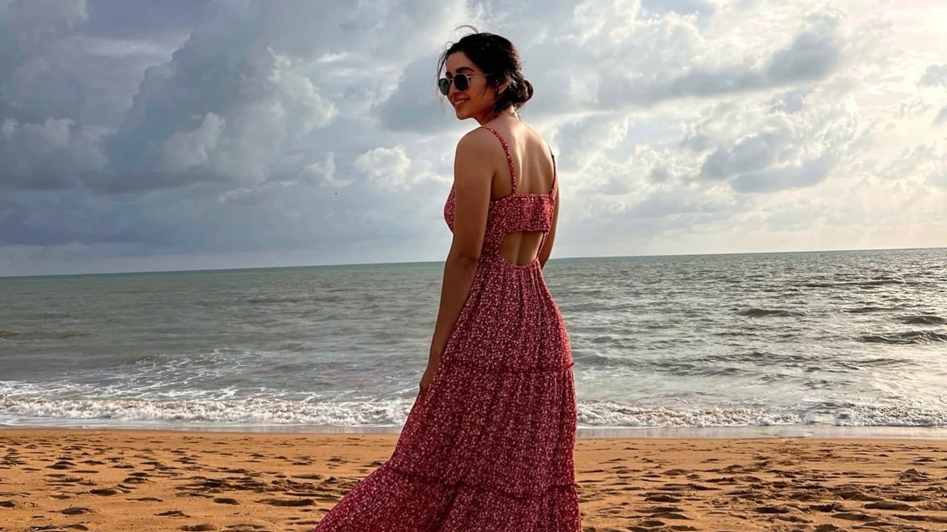 Actress Asha Negi spoke on her relationship status said I am single and happy and everything is going well