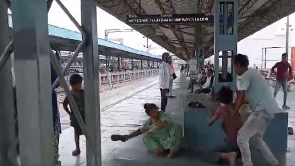 Ruckus of drug addicts at Aligarh railway station