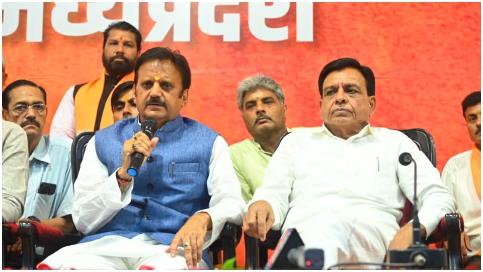 BJP leaders celebrated victory Amarwada in Bhopal big leaders gathered in state BJP office