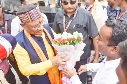 Ayodhya: Chhattisgarh CM reached Ayodhya with Shabri's berries, will visit Ramlala along with the entire cabinet Ayodhya: Chhattisgrah CM Vishnu Dev Sai offered prayer to Ramlala with his cabinet.