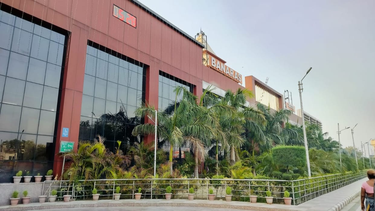 Banaras Railway Station Shops will open on 12 meter wide FOB