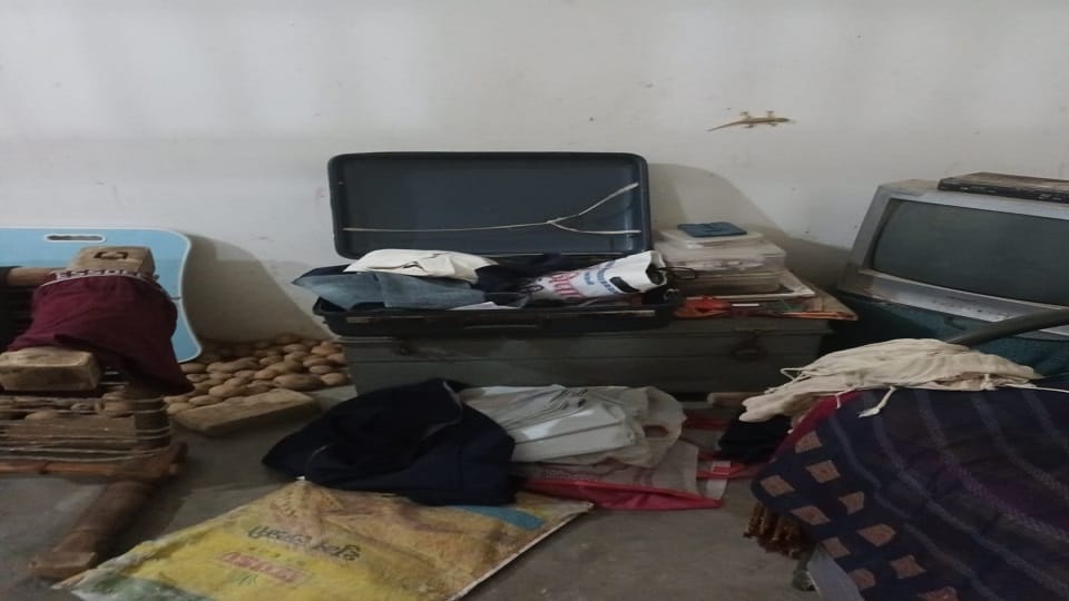 Theft of money and jewelery from the house