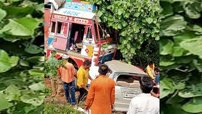 Chitrakoot: Three pilgrims travelling in a car died and four injured