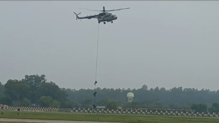 Kargil Vijay: Fighter planes performed stunts in the air show at Sarsawa Air Force Station