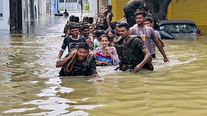 flood in UP 800 villages surrounded thousands of people migrated water on highway See Photos