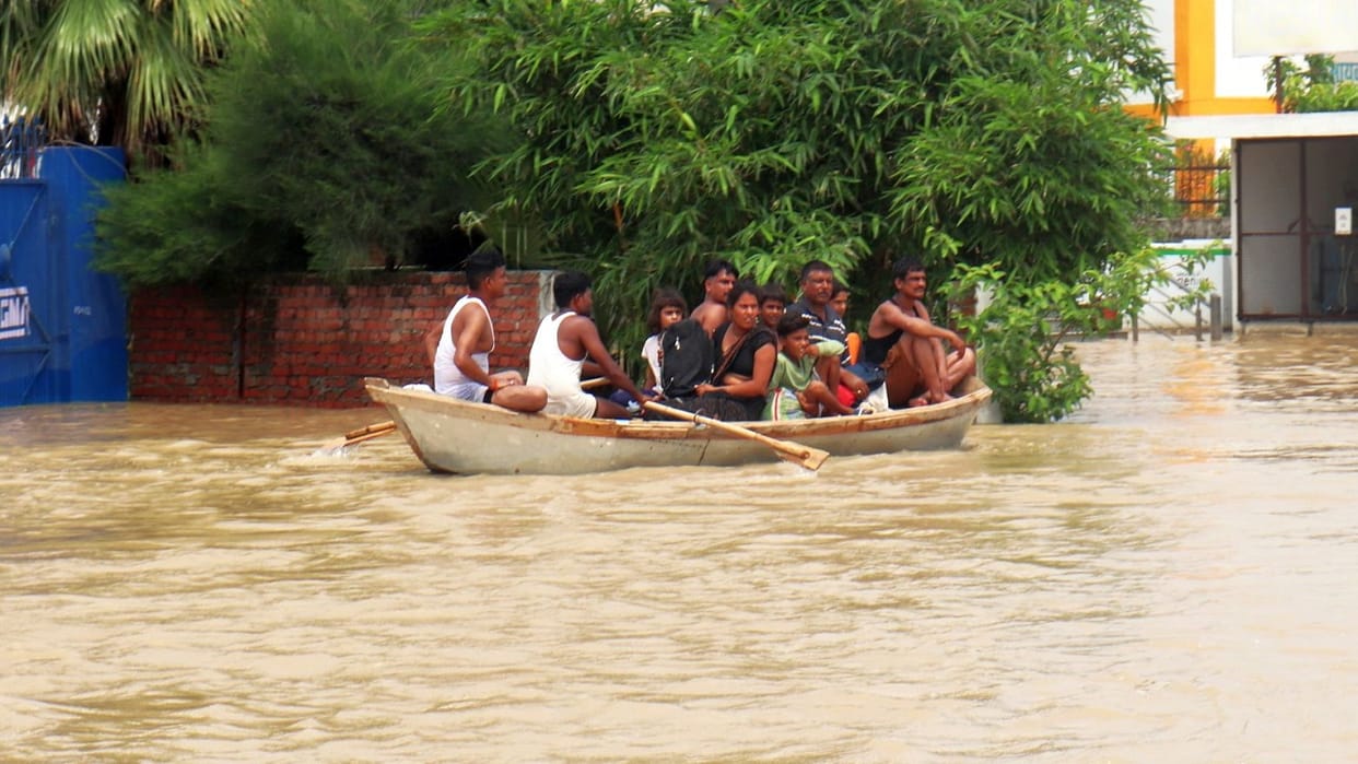 Flood in UP: Six rivers still above danger mark, 12 thousand people rescued so far, help taken from Air Force
