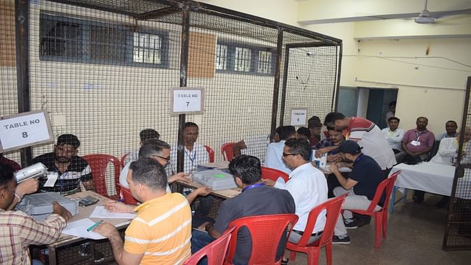 हिमाचल प्रदेश विधानसभा उप चुनाव की मतगणना जारी अभी तक तीनो सीटों पर कांग्रेस प्रत्याशी बढ़त बनाए हुए है