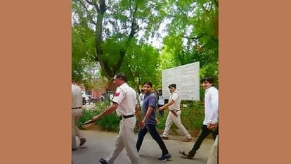 Haryana: गुरुग्राम एसटीएफ ने काला खैरमपुरिया को किया गिरफ्तार, हिसार में महिंद्रा शोरूम पर करवाई थी फायरिंग Gurugram STF arrested Kala Khairampuriya from Thailand